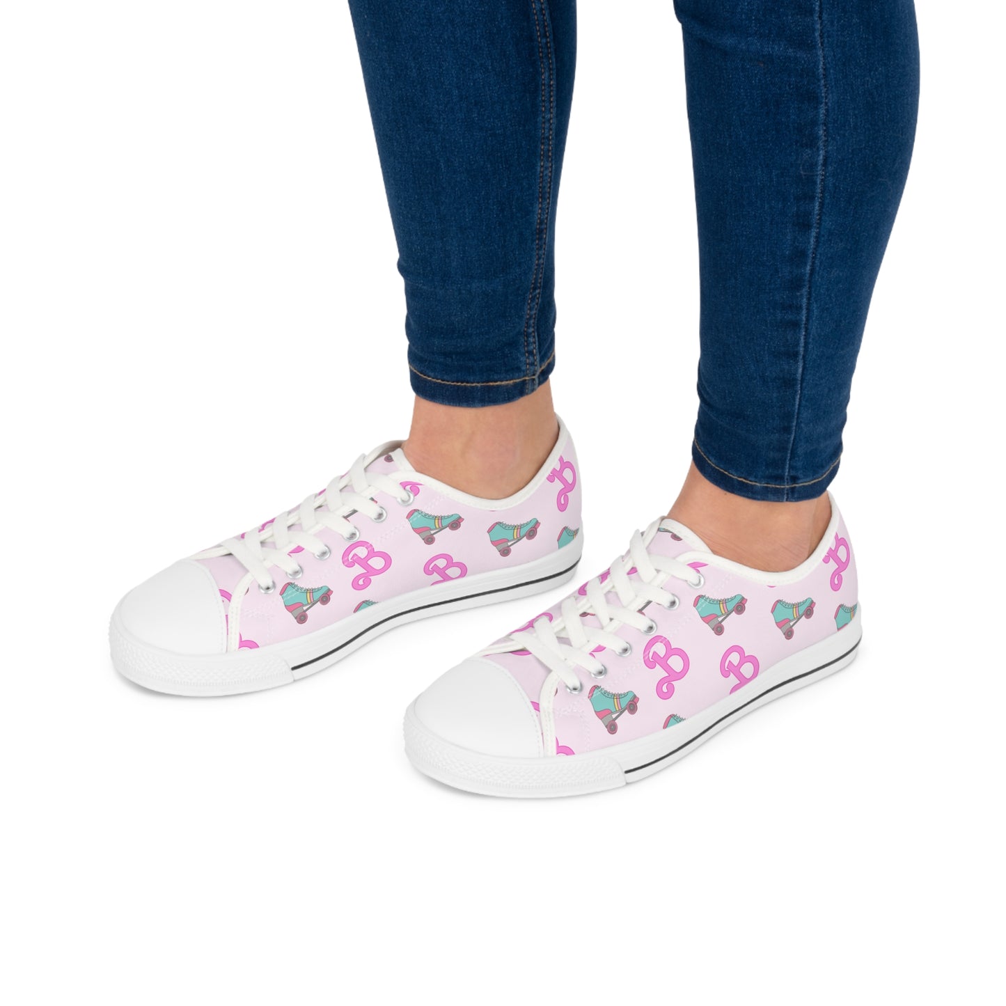 Retro Roller Skating Doll Women's Low Top Sneakers